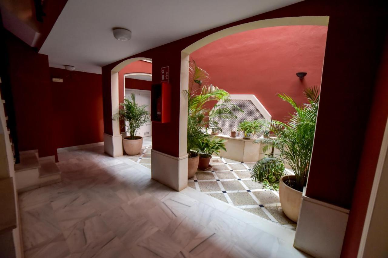 Peace, Pool & Parking At Centre Appartement Sevilla Buitenkant foto